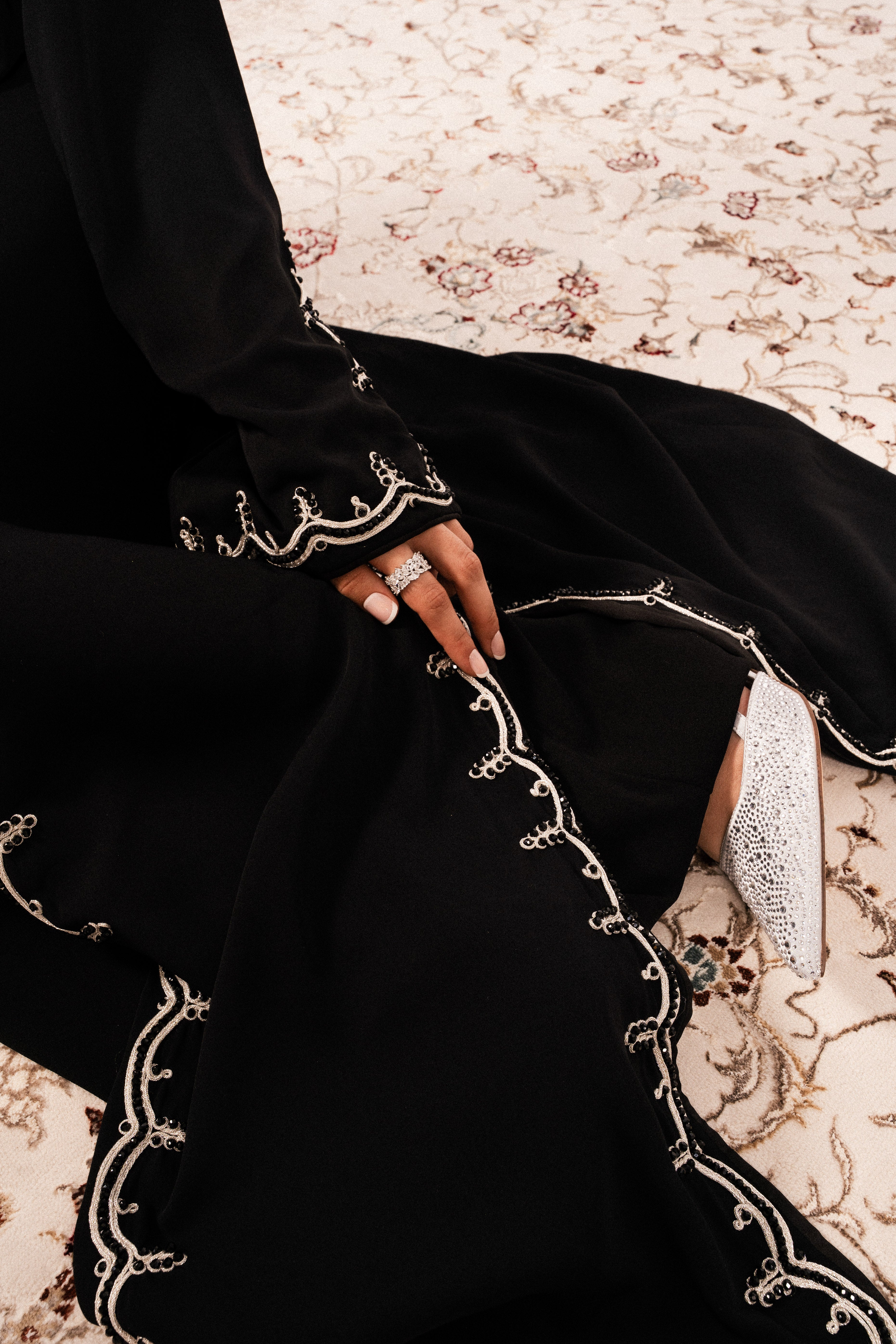 Abaya Noir/Silver Lining